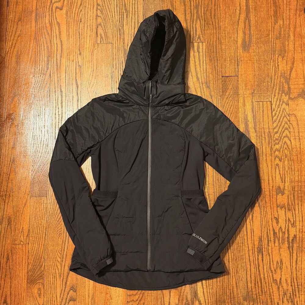 Lululemon Women’s Down For It All Black Puffer jacket Siz 10 Reflective Athletic